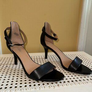 Kelly & Katie Strappy Black Heels